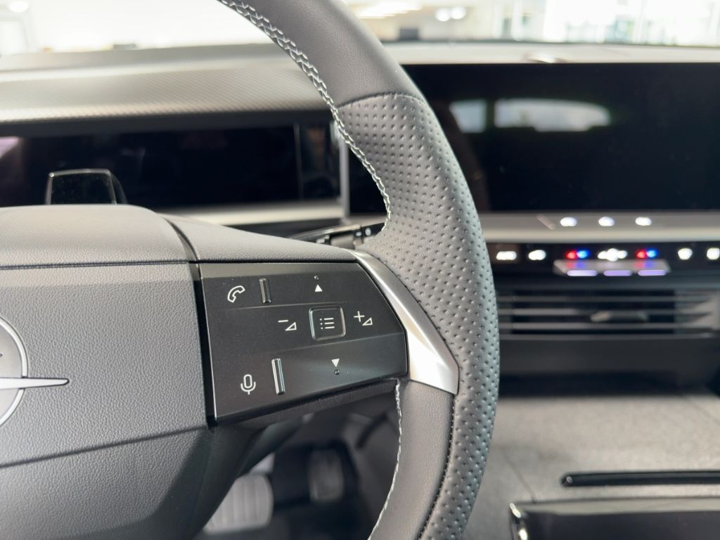 Fahrzeugabbildung Opel Grandland GS, Allwetter, 360 Grad Kamera, SHZ, L