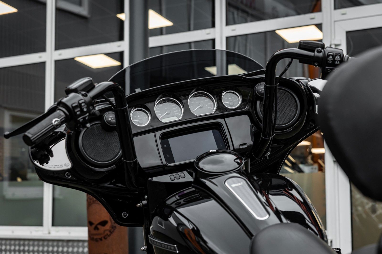 Fahrzeugabbildung Harley-Davidson FLHXS Street Glide 114 cui - Jekill & Hyde -