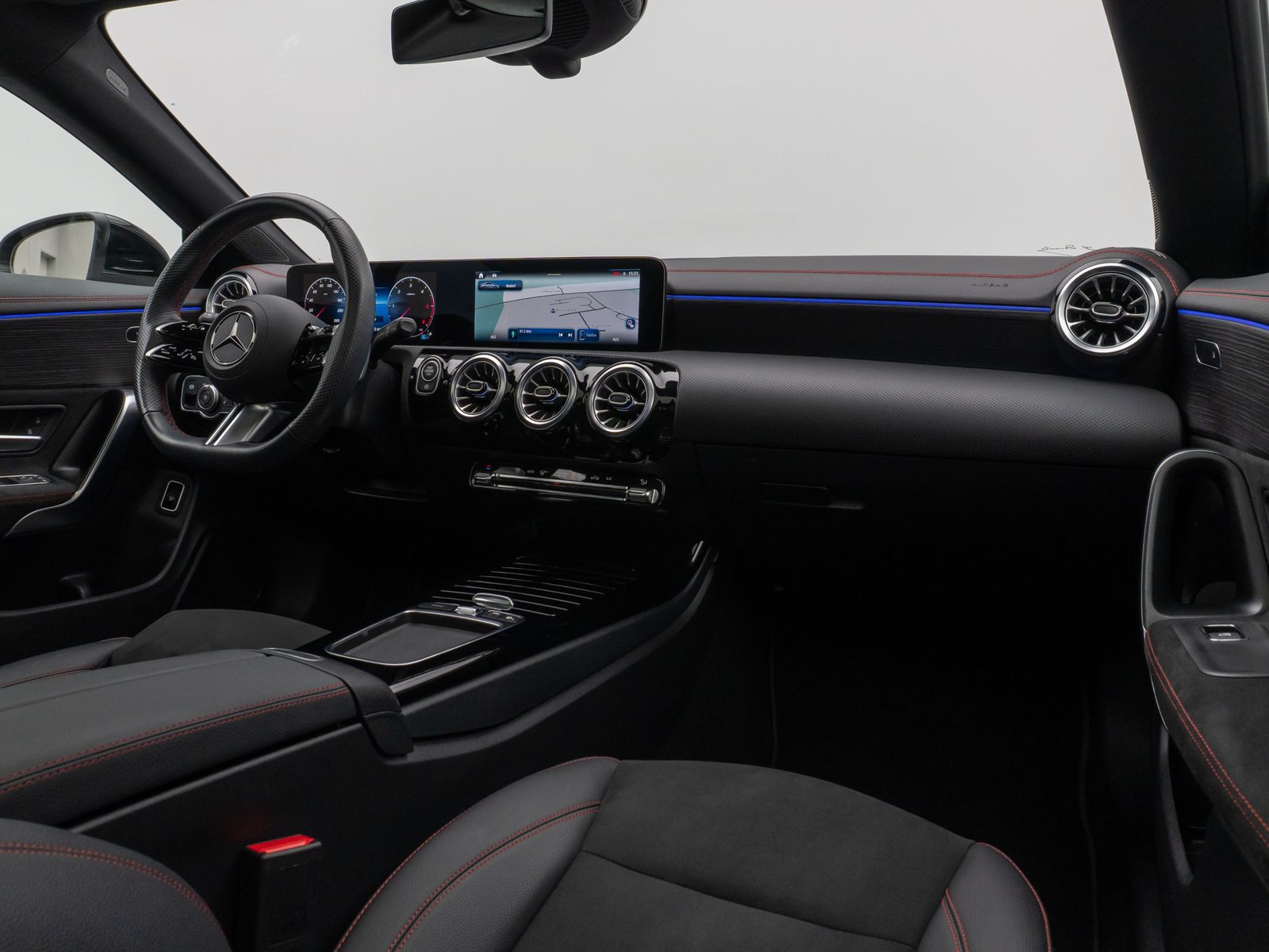 Fahrzeugabbildung Mercedes-Benz CLA 200d AMG Line Panorama 360°Lenkrhzg Komfort