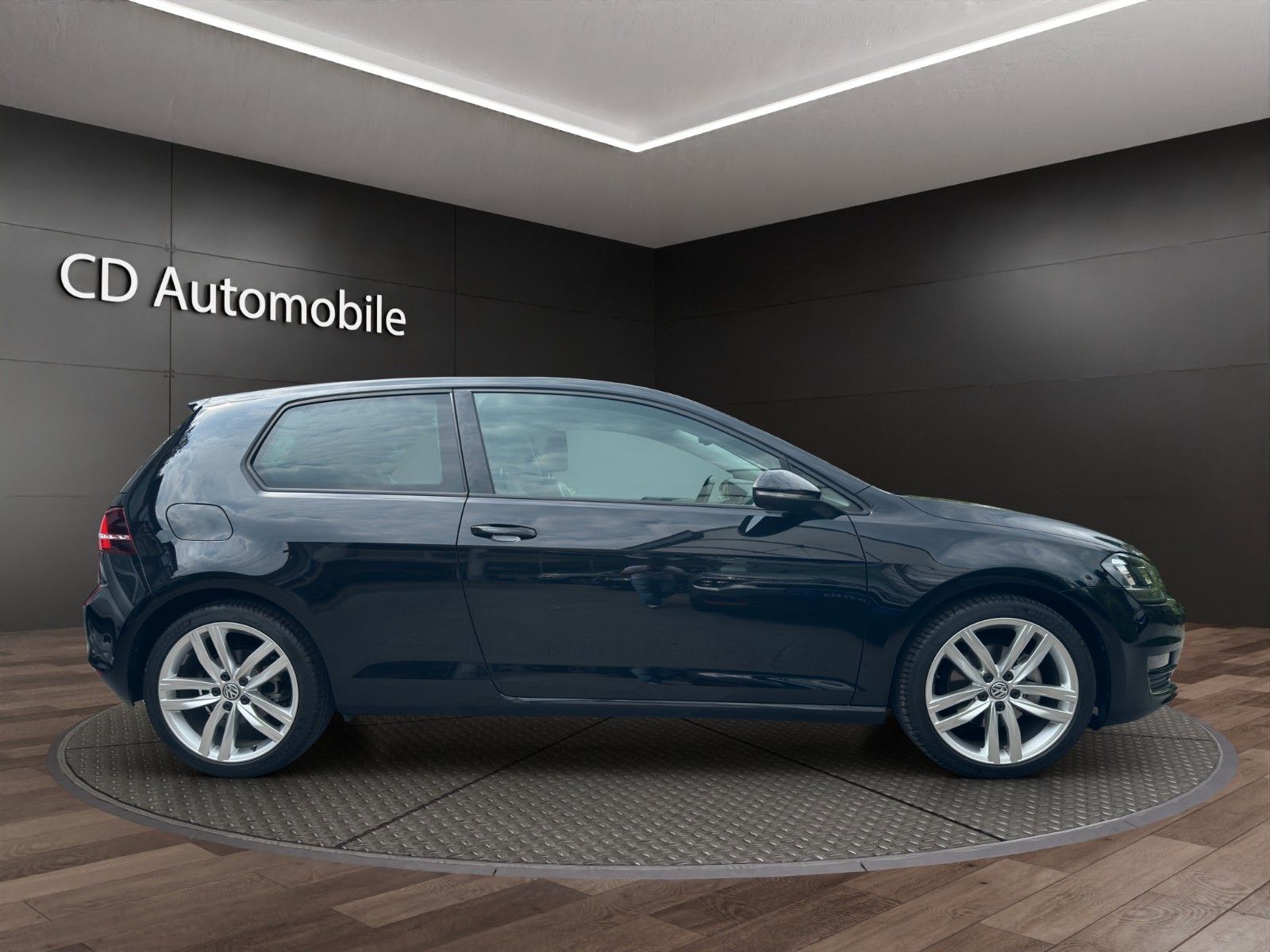 Fahrzeugabbildung Volkswagen Golf VII Lim. Highline BMT Automatik/Navi/Kamara