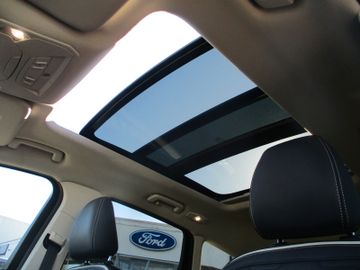 Ford Kuga Vignale Autom.+ AHK + Allrad + Navi