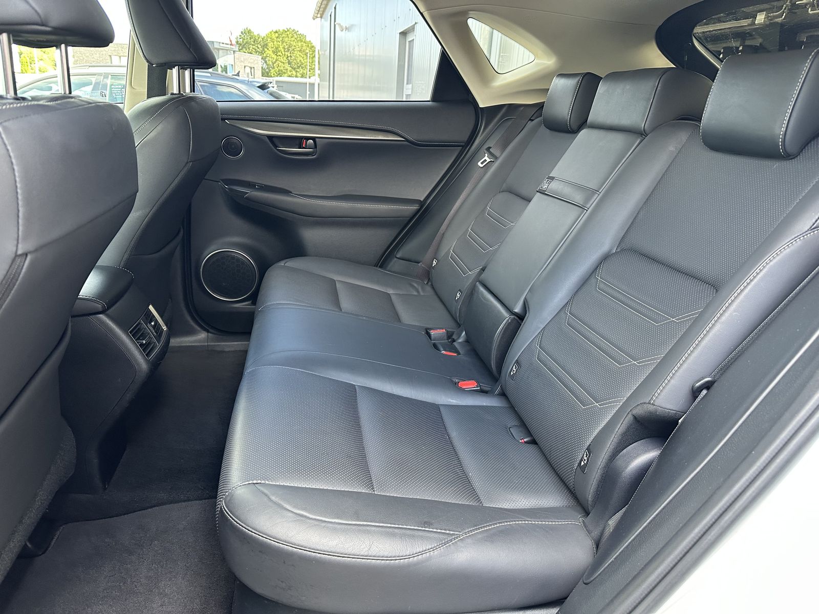 Fahrzeugabbildung Lexus NX 300h AWD Executive NAV+LED+SHZ+KAMERA+1HD+PP