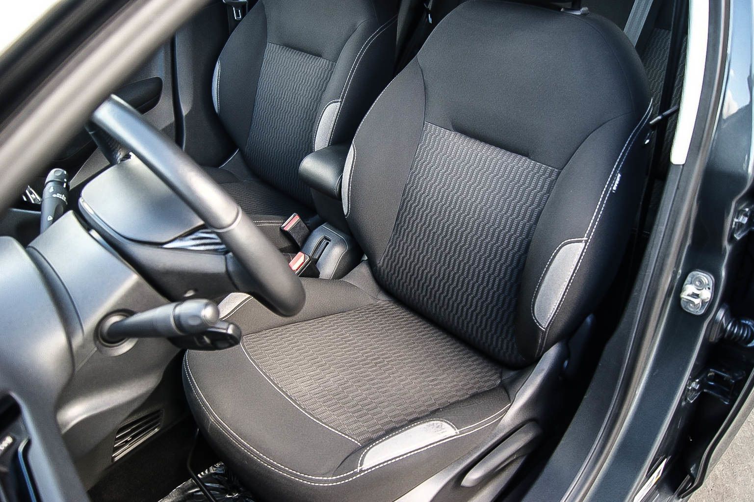 Fahrzeugabbildung Peugeot 208 1.2 Activ NAVI, PDC, SITZHG,ZAHNRIEMEN NEU