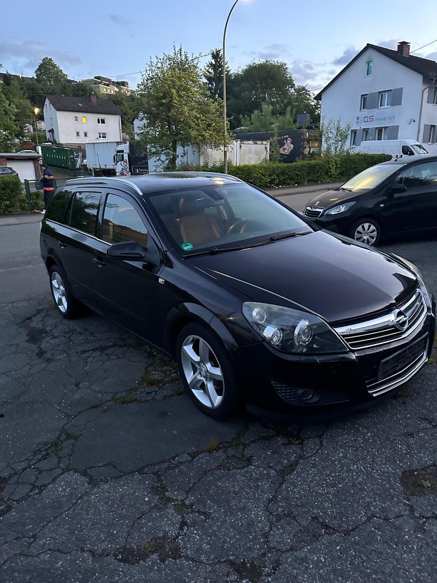 Opel Astra Caravan 1.8 ECOTEC Edition 111 Jahre AT