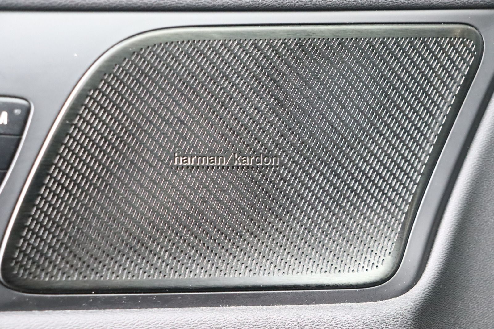 Fahrzeugabbildung Volvo V60 Kombi T8 R-Line AWD Recharge R Design Rechar