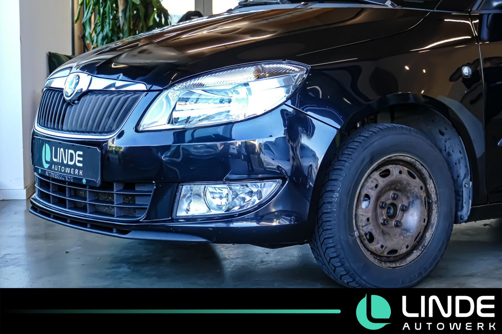 Skoda Fabia 2012 — вигляд ззаду