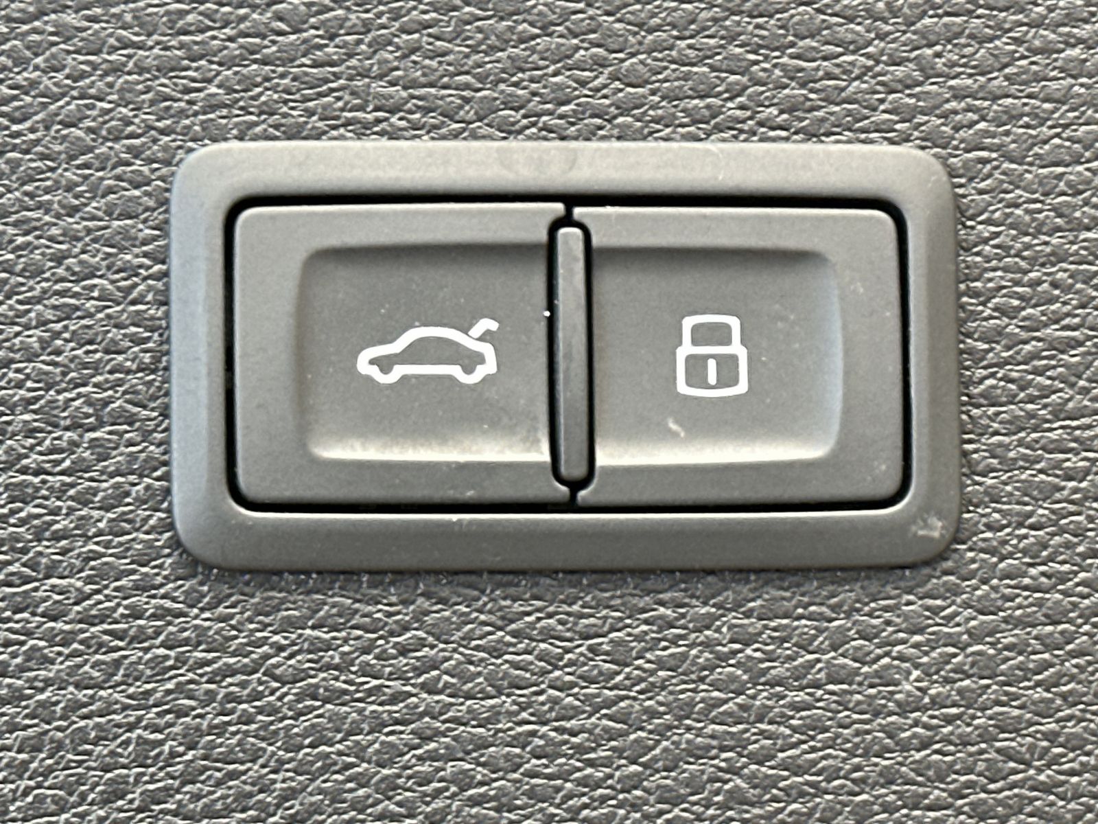 Fahrzeugabbildung Audi Q5 55 TFSI e Quattro S-Line NAV+LED+LUFTFEDERUNG