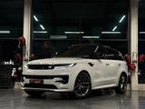 Land Rover D350 Autobiography First Edition Fond-TV | PANO - Land Rover Range Rover Sport: First Edition