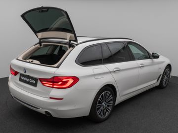 Fahrzeugabbildung BMW 520d SportLine Kamera Panorama HUD H/K AHK LED