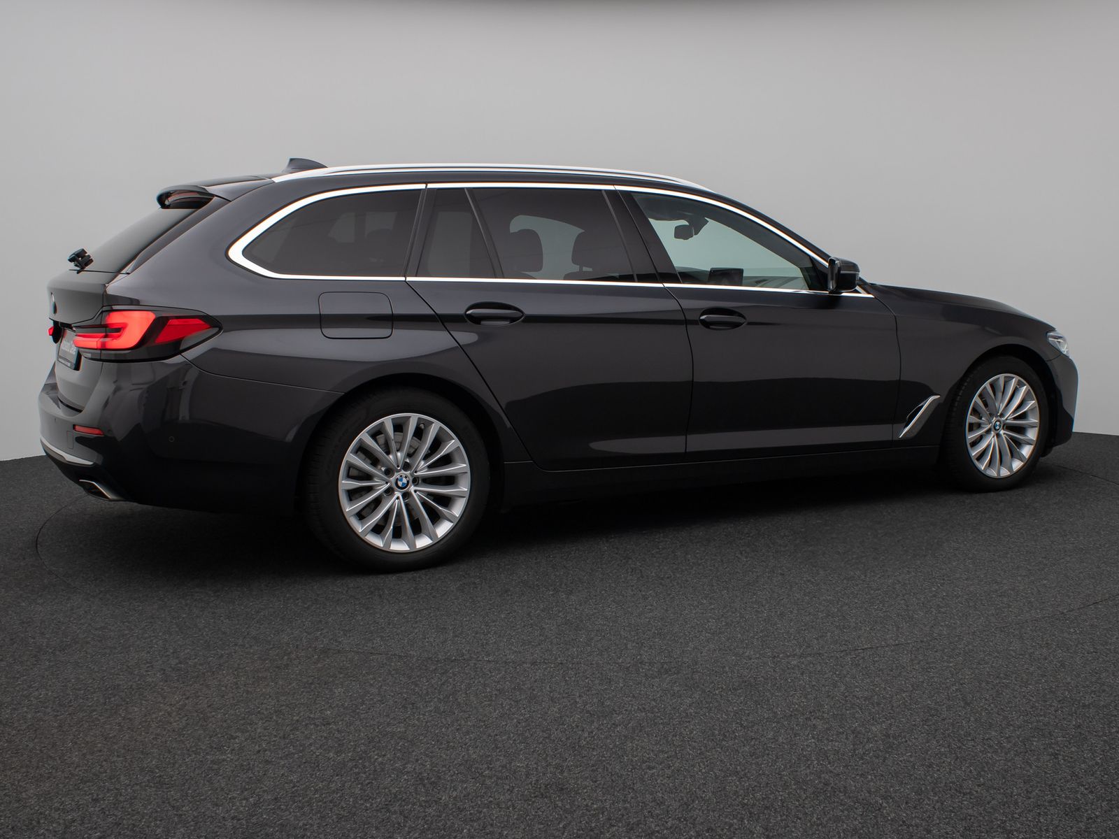 Fahrzeugabbildung BMW 540d xD LuxuryLine Panorama Laser Kamera HUD H/K