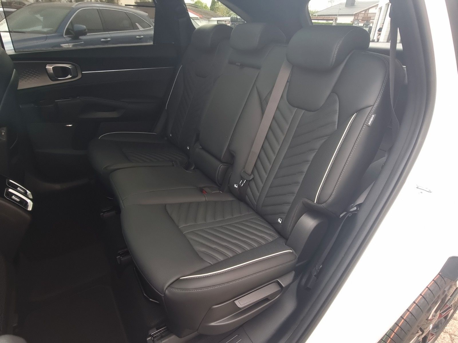 Fahrzeugabbildung Kia Sorento PE 1.6T HEV AWD PLA 7S NAP RR GD