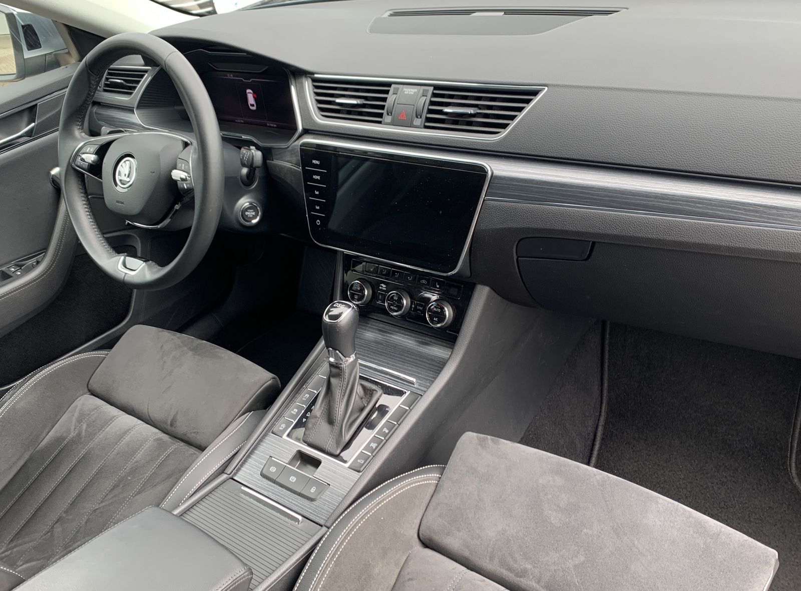 Fahrzeugabbildung SKODA Superb 2.0 TDI*AHK*Alcantara*360°Cam*STHZ*CANTON