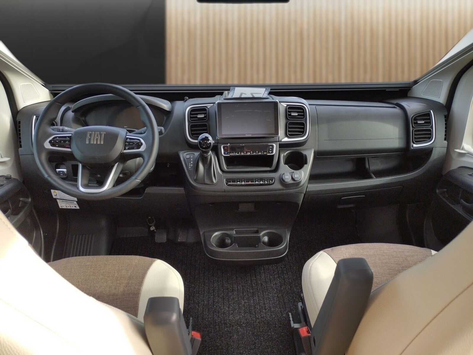 Fahrzeugabbildung Eura Mobil Van V 635 EB Automatik, 180 PS, Fahrassistenz