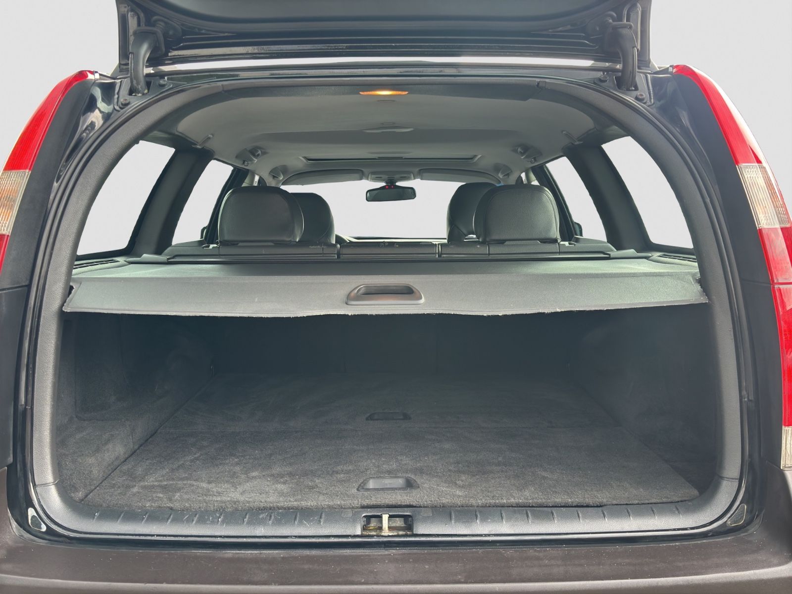 Fahrzeugabbildung Volvo V70 XC 2.4 T AWD/Leder/Schiebedach/Sitzheiz./