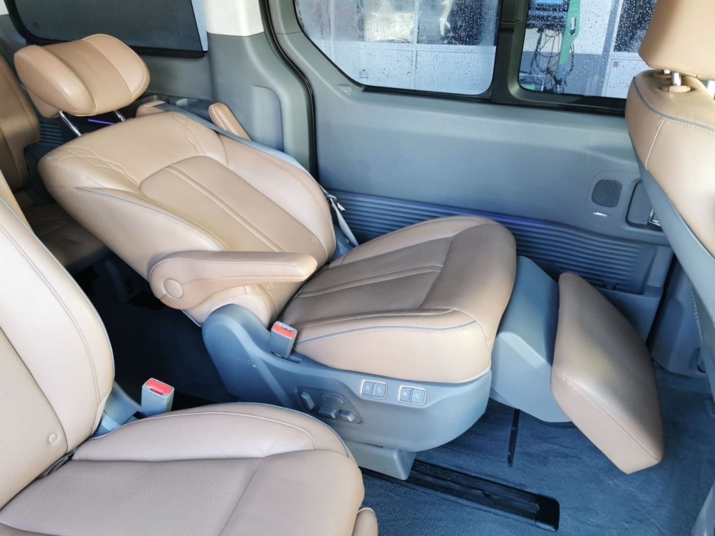 Fahrzeugabbildung Hyundai STARIA Signature 4WD 7-Sitzer PANO+AHK+GARANTIE