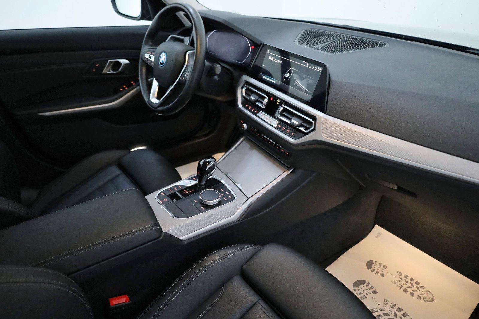 Fahrzeugabbildung BMW 320 e Advantage,Lim. Leder,Navi,LED,SH,Kamera