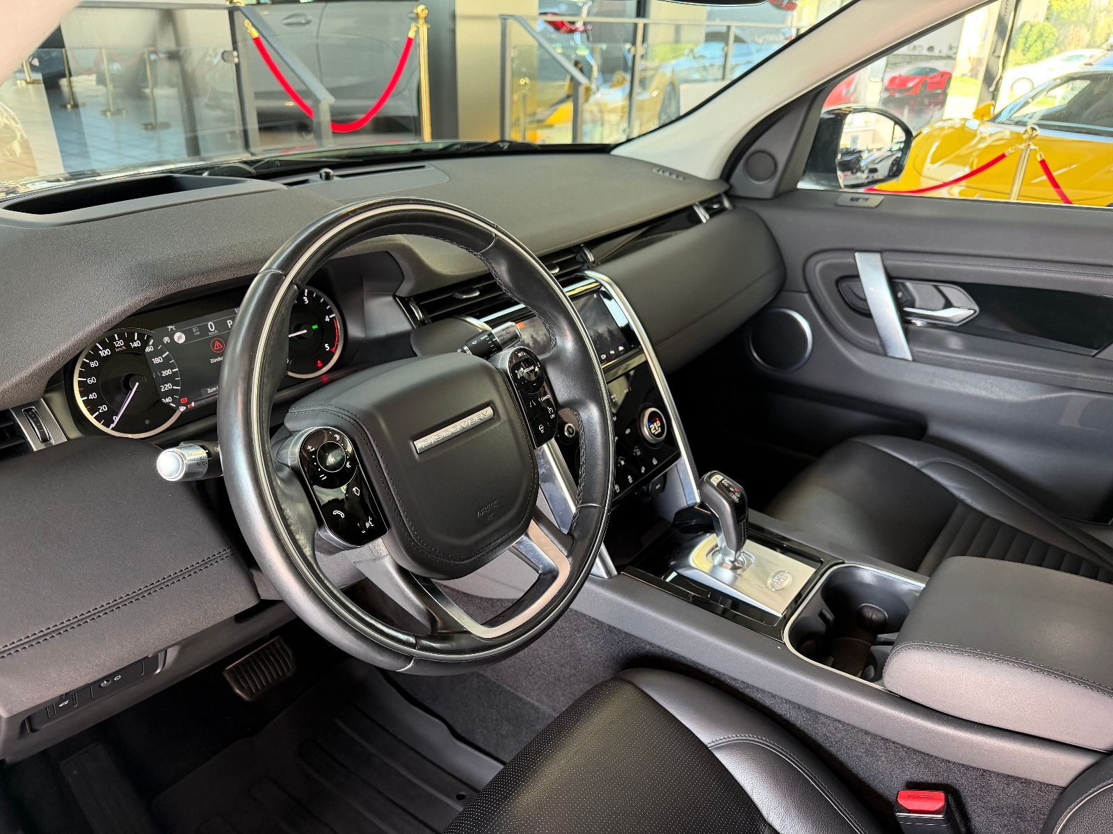 Fahrzeugabbildung Land Rover Discovery Sport S /PANORAMA/HUD/KAMERA/ACC