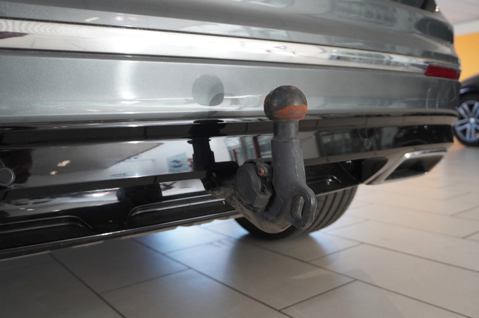 Fahrzeugabbildung Volkswagen Tiguan 2.0 TSI 4MOTION R-LINE NAVI/KAMERA/SH/AHK