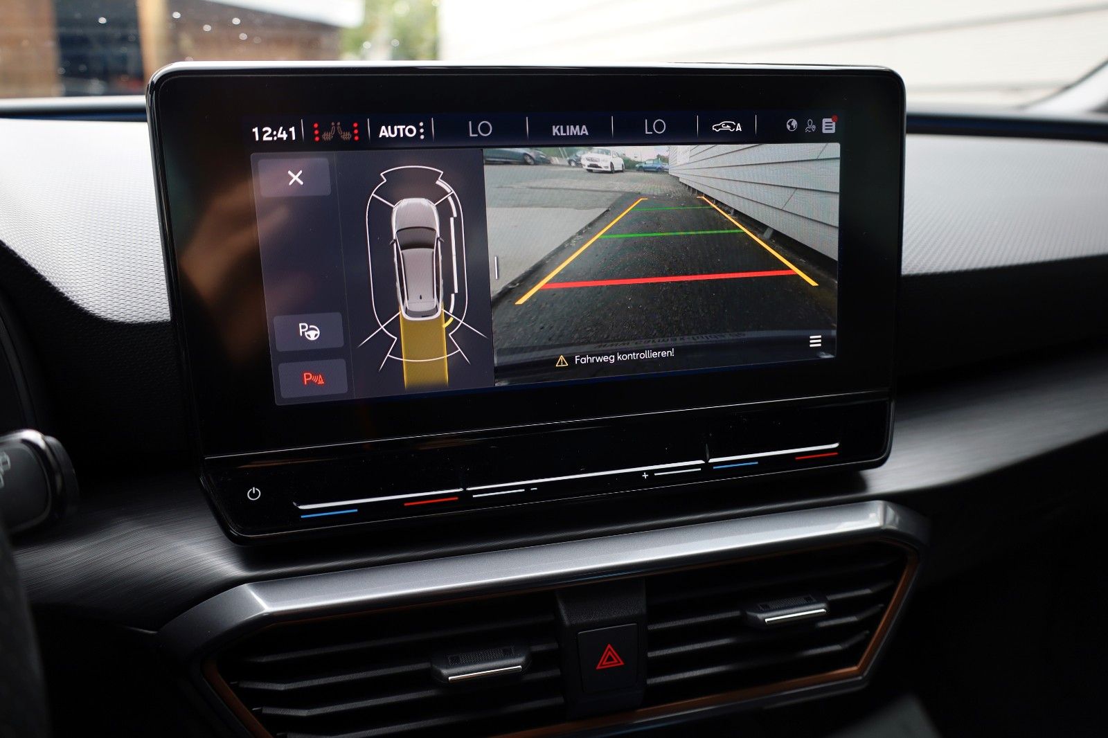 Fahrzeugabbildung CUPRA Leon Sportstourer TLeder,Navi,LED,ACC,Kamera,SH