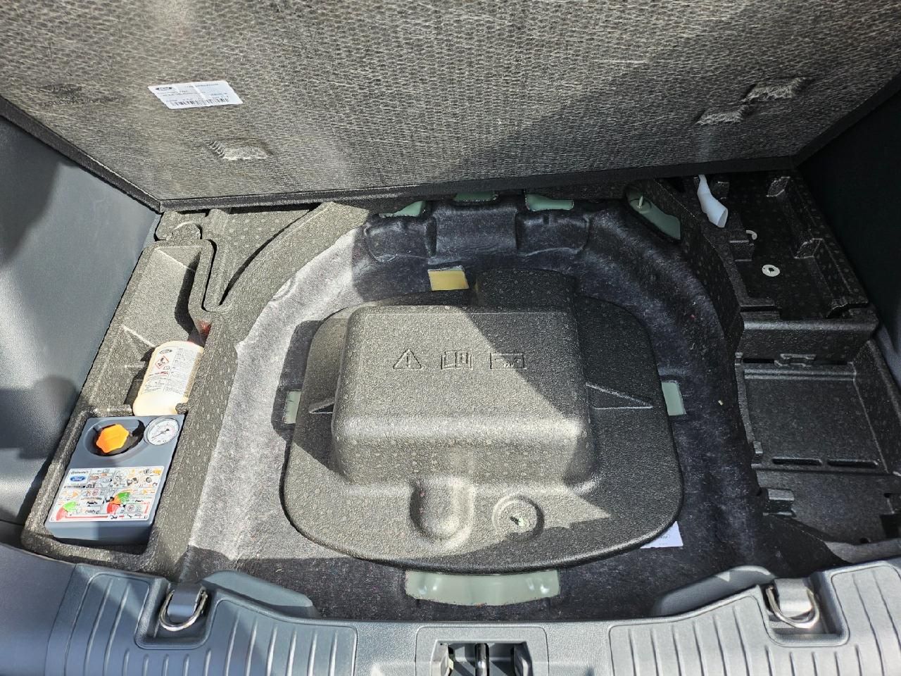 Fahrzeugabbildung Ford Kuga Hybrid Titanium