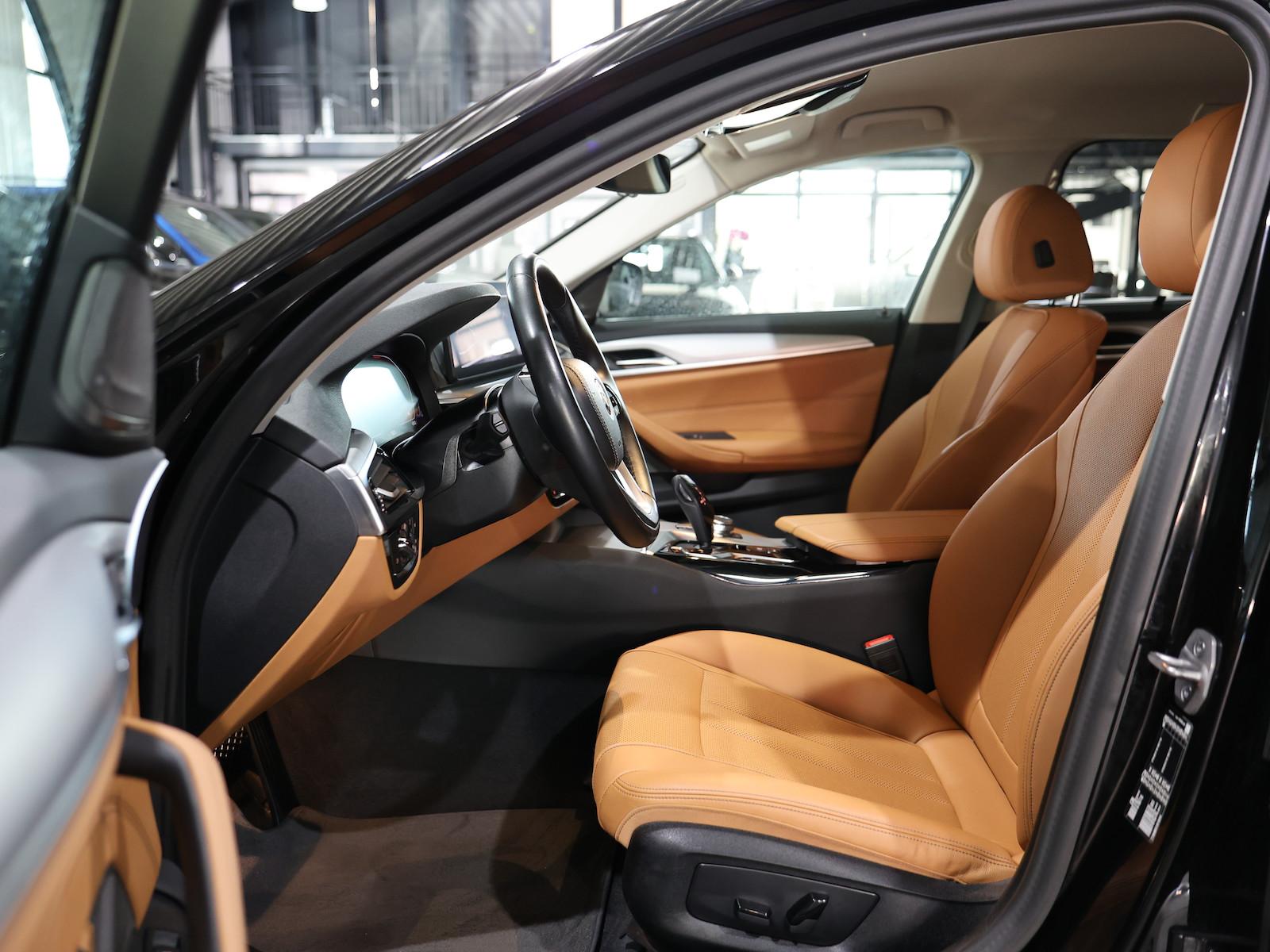 BMW 520i Touring BUSINESS BLACK & BROWN / H/K / LED