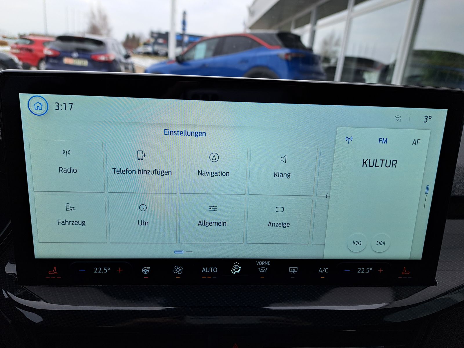 Fahrzeugabbildung Ford Focus ST-Line X 1.0 EB WINTERPAKET UPE: 40.200 €