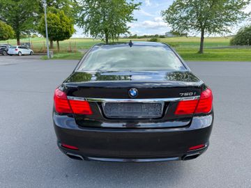 BMW 750 - 6