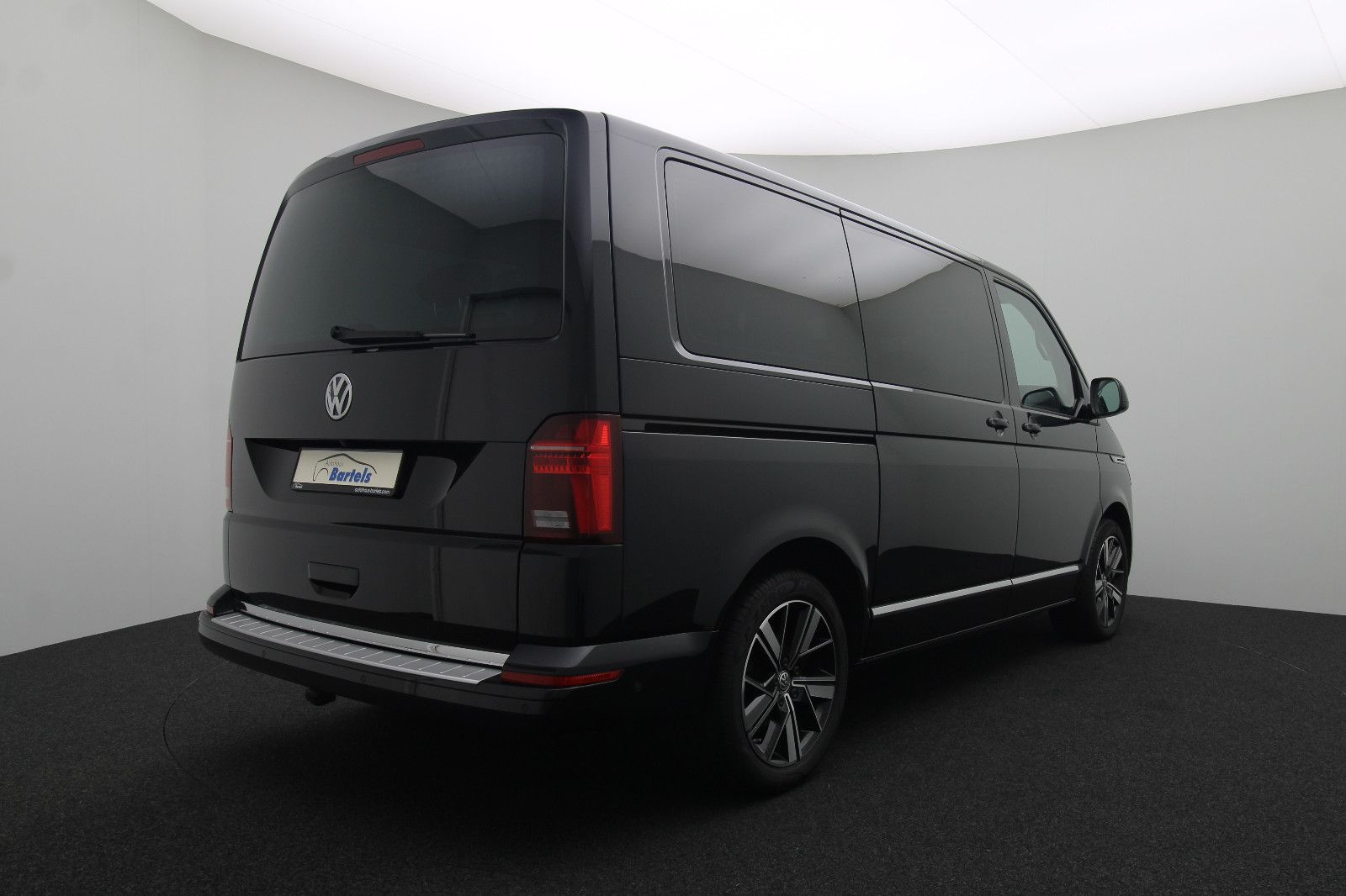 Fahrzeugabbildung Volkswagen T6.1 Multivan Highline 4MOTION Standheizung ACC