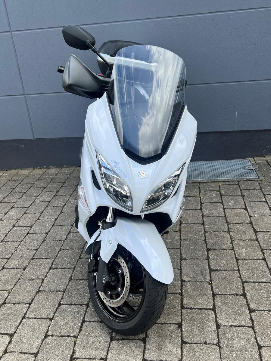 Suzuki Burgman 400 inkl. Topcase, Handschützer &