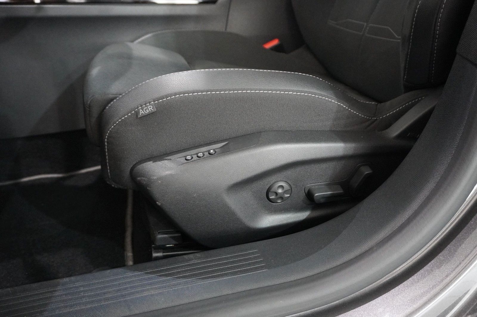 Fahrzeugabbildung Opel Astra L ST 1.2T GS SPORT NAVI/LED/360°/PANO./HUD