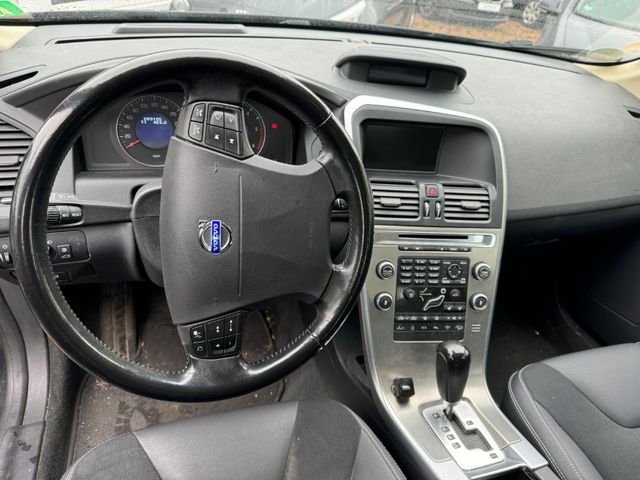 Volvo XC 60 Automatik Momentum 4x4 Navi Leder