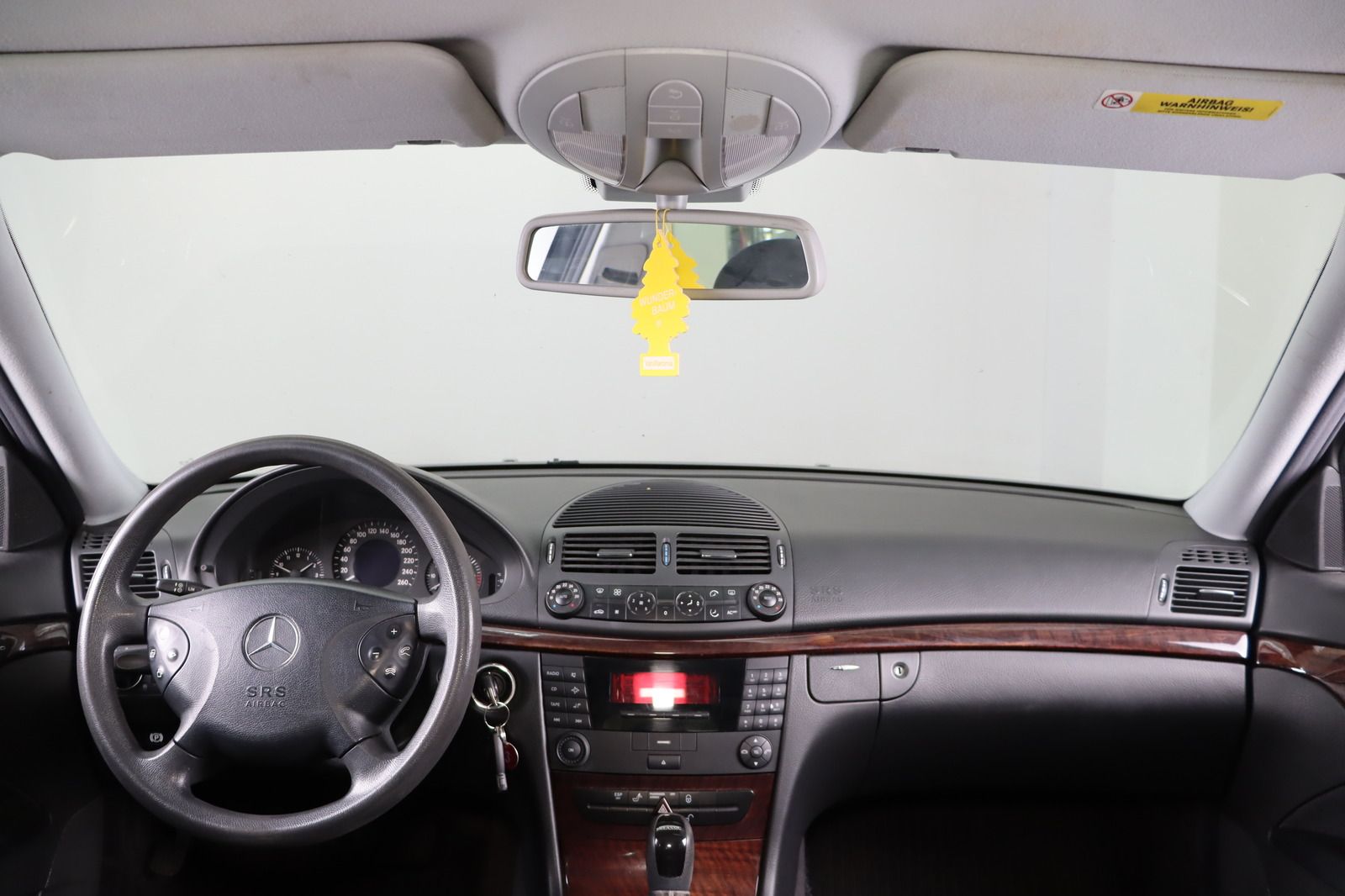 Fahrzeugabbildung Mercedes-Benz E 200 KOMPRESSOR Automatik * Klimaautom. *