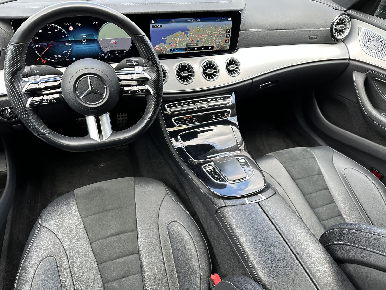 Fahrzeugabbildung Mercedes-Benz CLS 400d 4M AMG-Line NAV+LED+PANO+20ZO+BURMESTER
