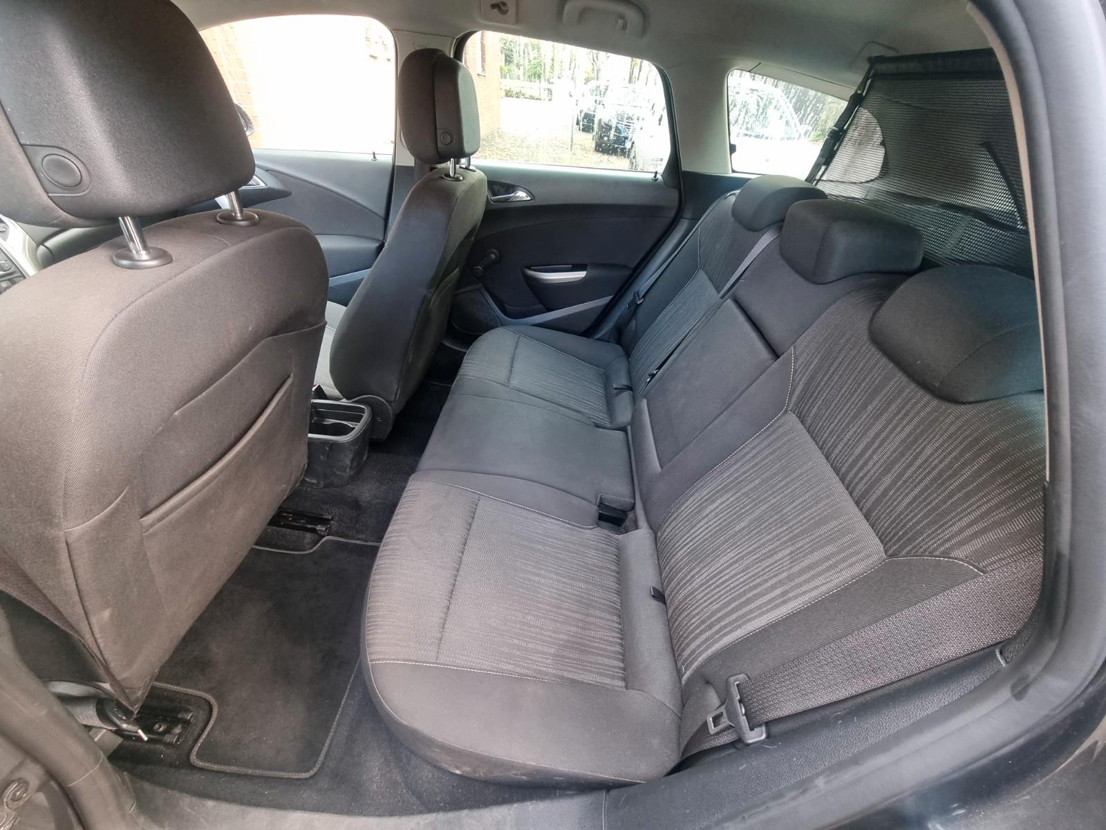 Opel Astra 2012 — photo 14