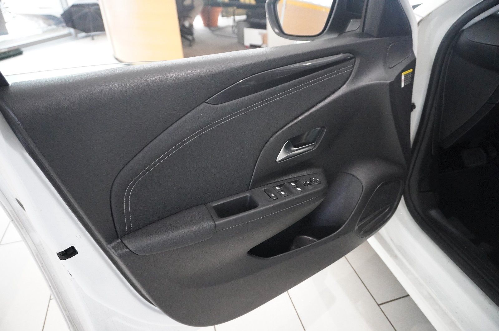 Fahrzeugabbildung Opel Corsa F 1.2T ELEGANCE NAVI/LED/KAMERA/SPORT/VIRT