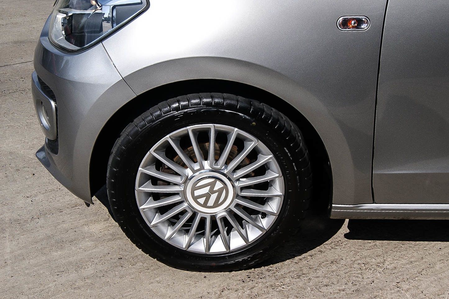 Fahrzeugabbildung Volkswagen up! high up BMT NAVIGATION KLIMA SITZHEIZUNG ALU