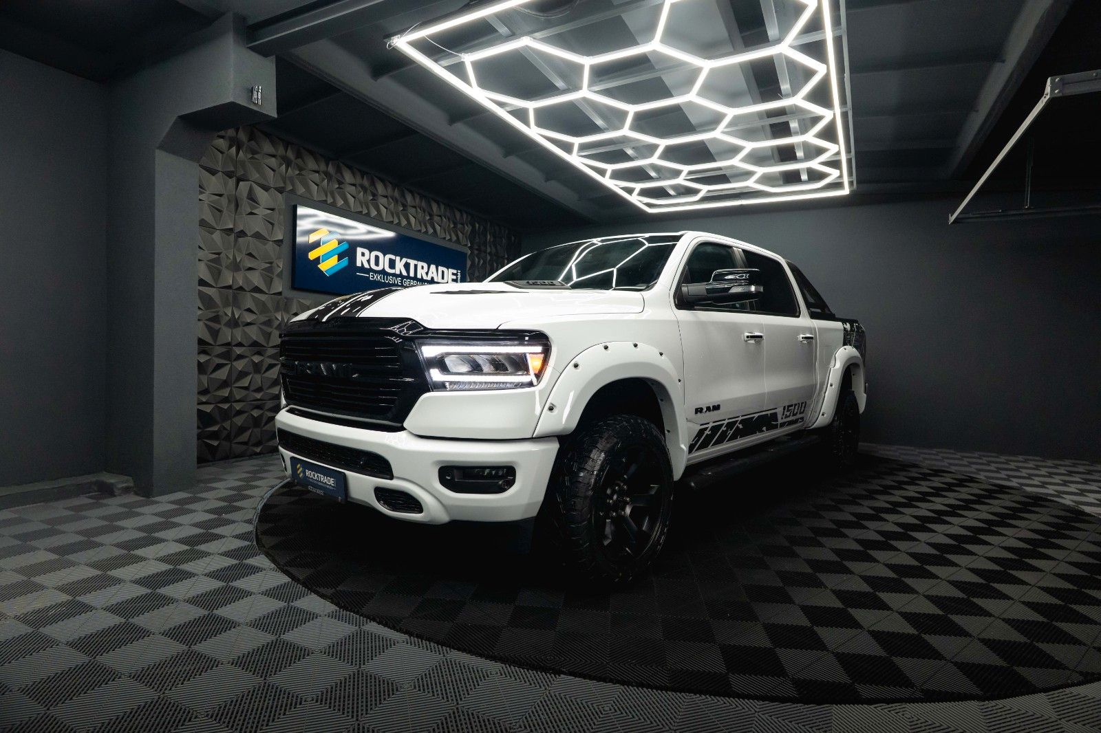 Fahrzeugabbildung Dodge RAM 5.7 V8 HEMI 4x4 OFFROAD Night-Paket *GEN 5*