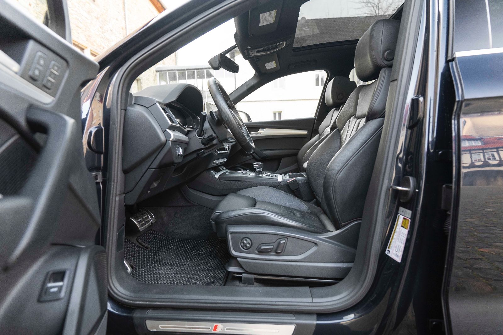 Fahrzeugabbildung Audi Q5 2.0 TFSI QUATTRO S-LINE 360° B&O TOTW SHZ PDC