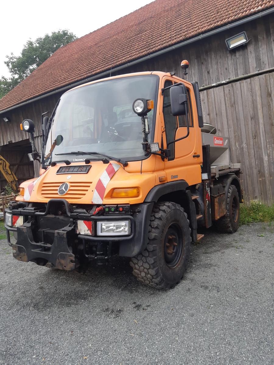 Unimog U 300  OHNE STREUER