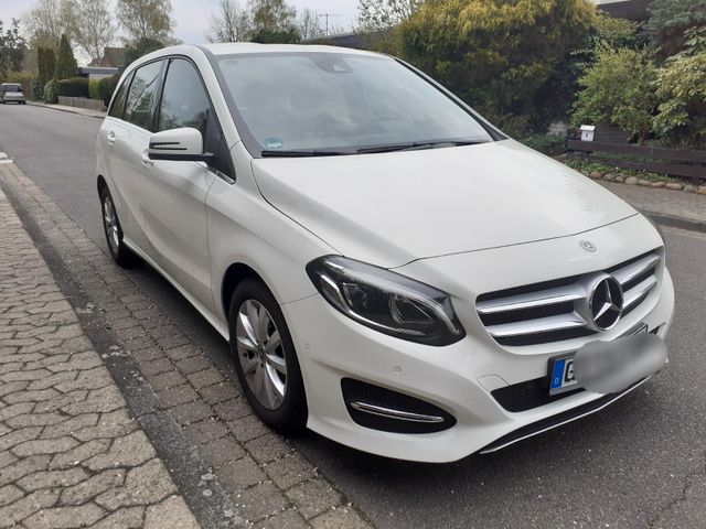MERCEDES-BENZ B 180 Style, 7 G-DCT, wie neu 