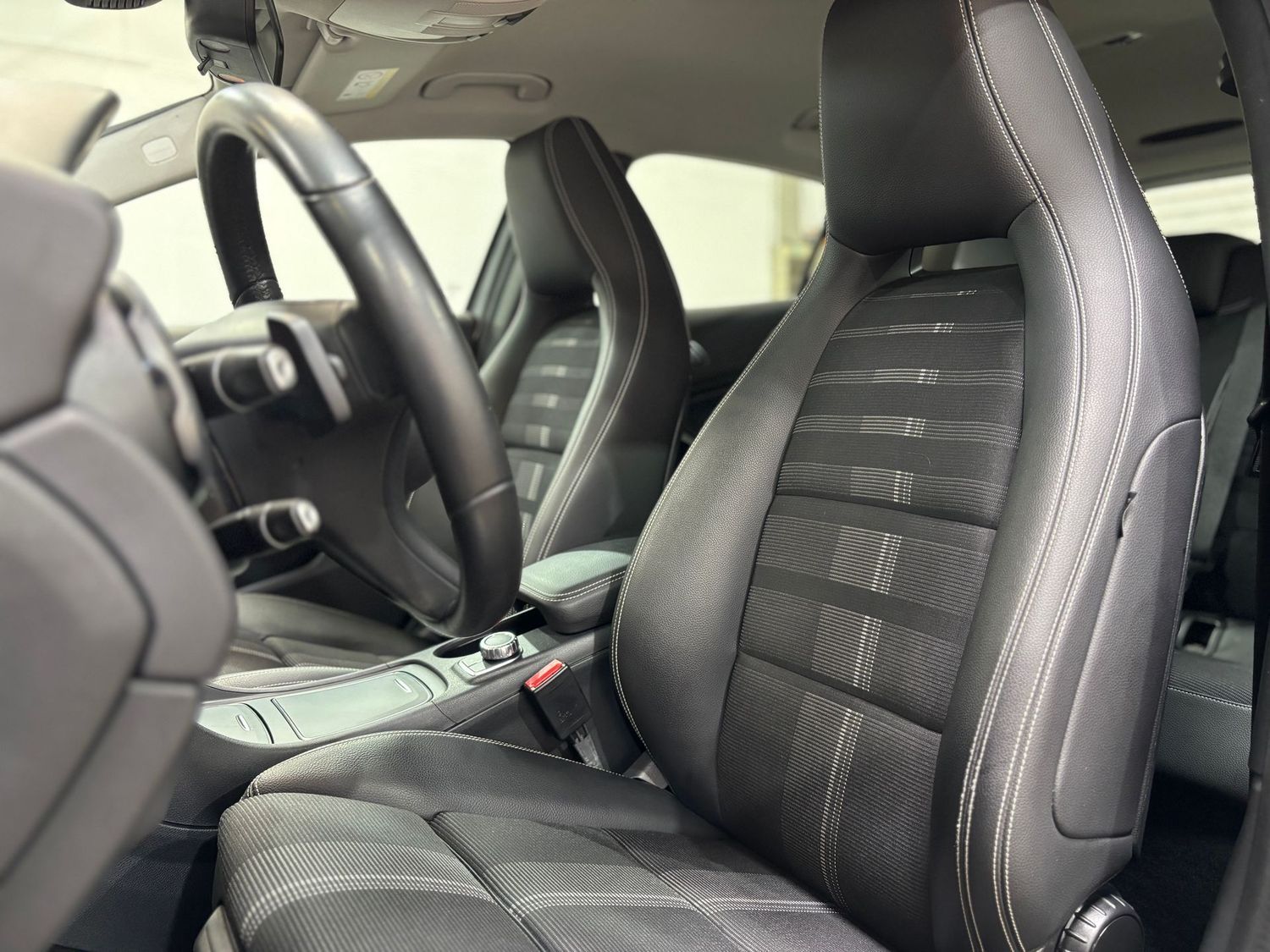 Fahrzeugabbildung Mercedes-Benz GLA 220 4 Matic#Klima#Navi#PDC