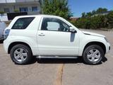Suzuki Grand Vitara 4x4 2.4 VVT Navi Klima - Suzuki Grand Vitara mit Benzin-Antrieb