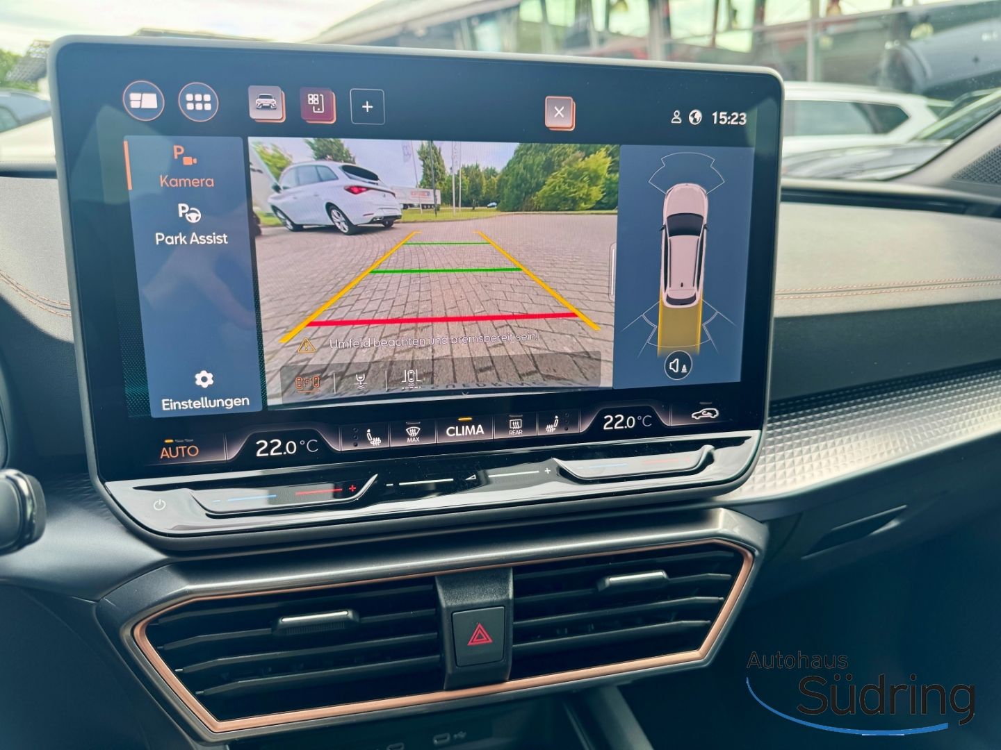 Leon Sportstourer 2,0TSI VZ 4DRIVE DSG AHK Navi