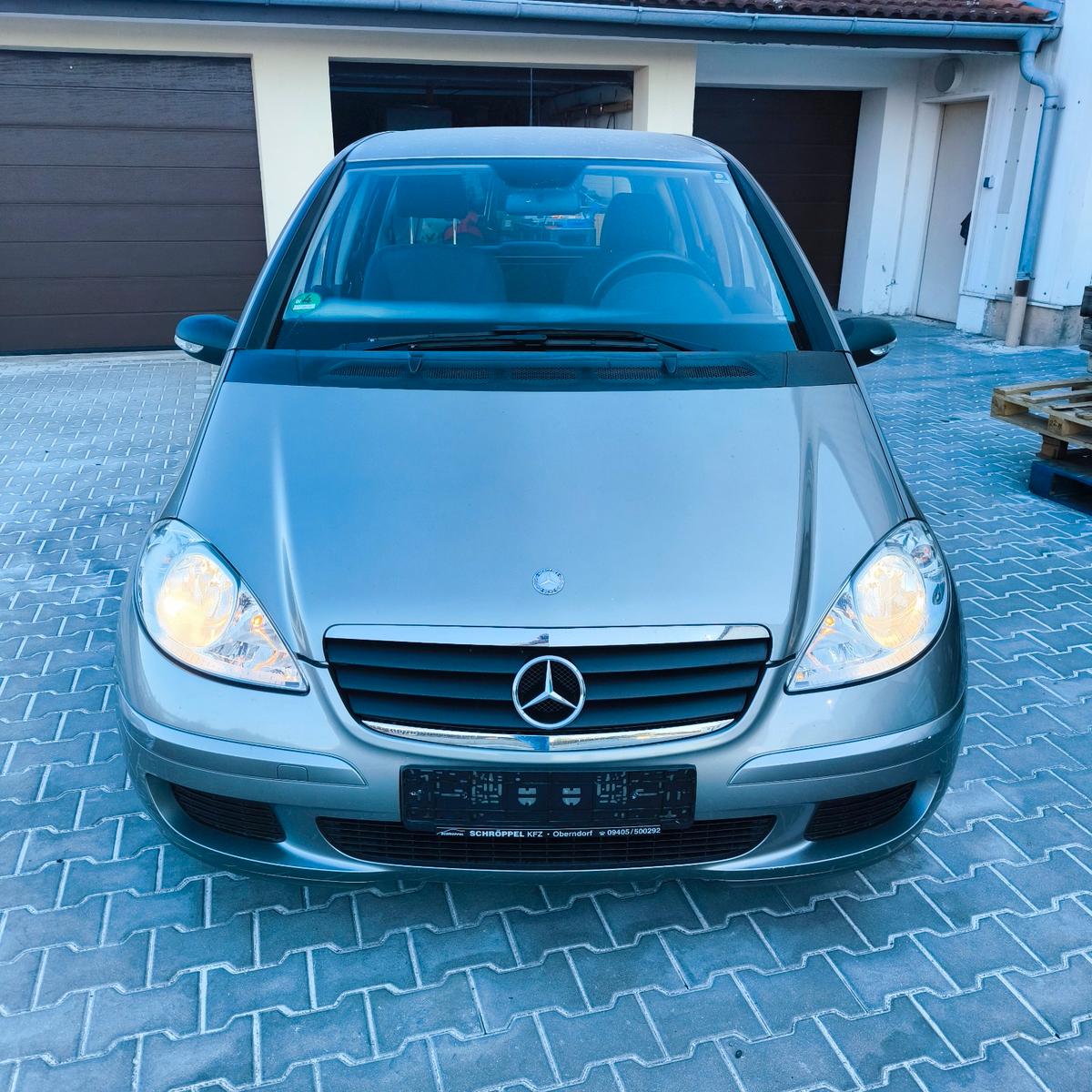 Mercedes-Benz A170 2004 — interior