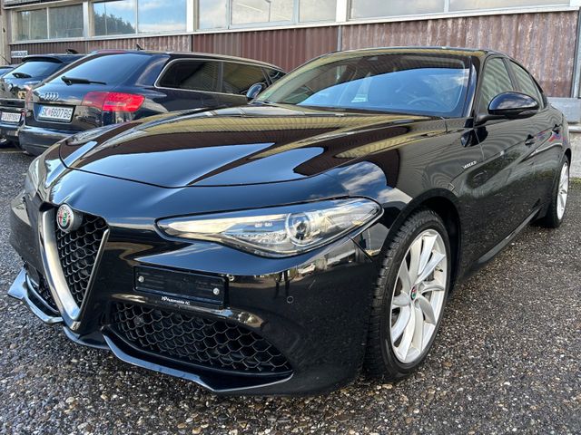 Alfa Romeo Giulia Veloce Q4 280 PS*R19*Navi*Kamera