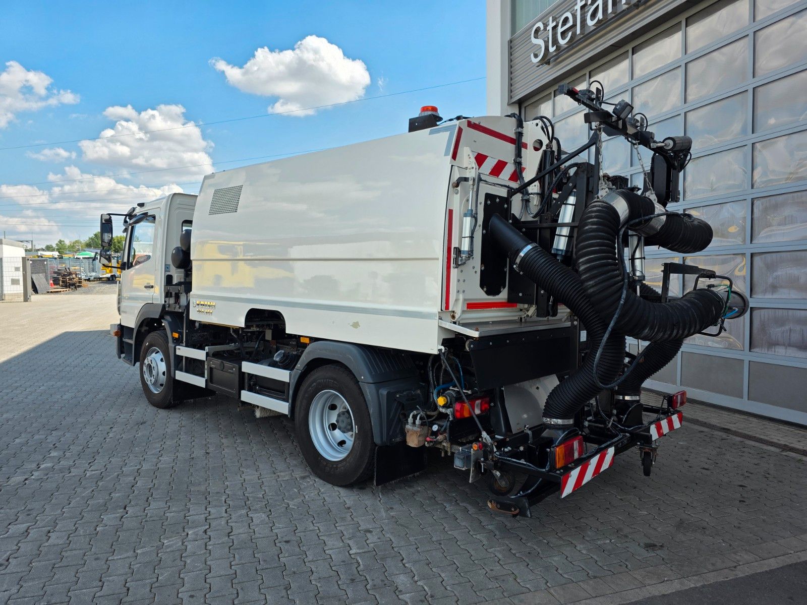 Fahrzeugabbildung Mercedes-Benz Atego 1323 LKO FAUN VIAJET 6 R H - Heckabsaugung