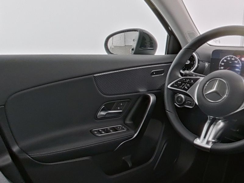 Fahrzeugabbildung Mercedes-Benz A 180 Progressive *LED*Kamera*MBUX*PDC*SHZ*7GDCT