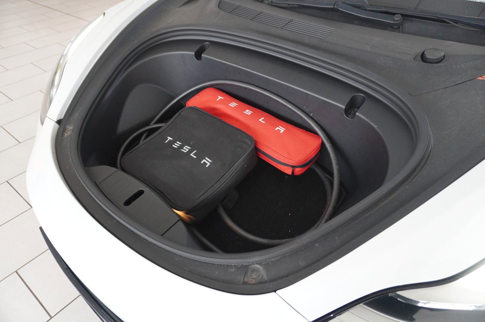 Fahrzeugabbildung Tesla Model 3 Standard Range Plus NAVI/KAMERA/SH/PANO