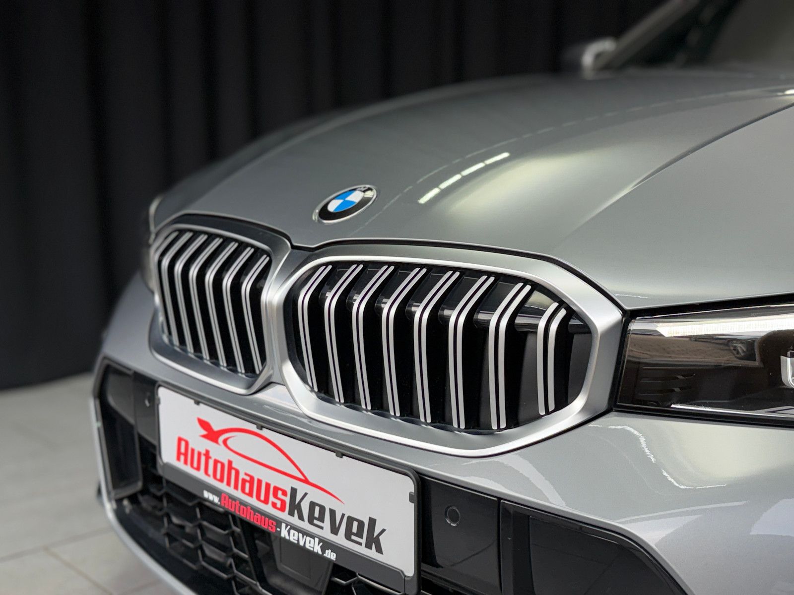 Fahrzeugabbildung BMW 330i Touring M Sport|HIFI|WIDESCREEN|KAMERA|NAV