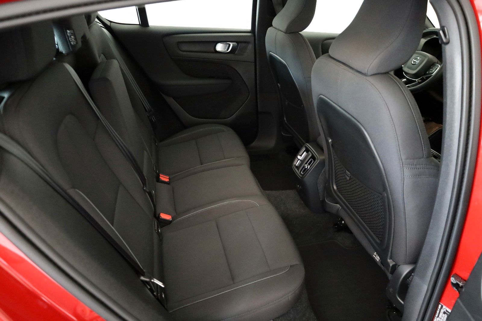 Fahrzeugabbildung Volvo C40 Core Recharge,Navi,LED,SH,Kamera,Panorama